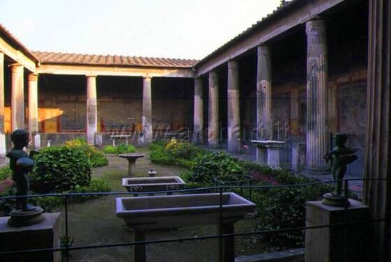 Pompeii archaelogical site-3